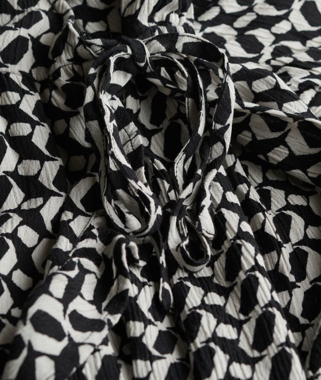 Short Sleeve Printed Mini Wrap Dress Short Sleeve Printed Mini Wrap Dress